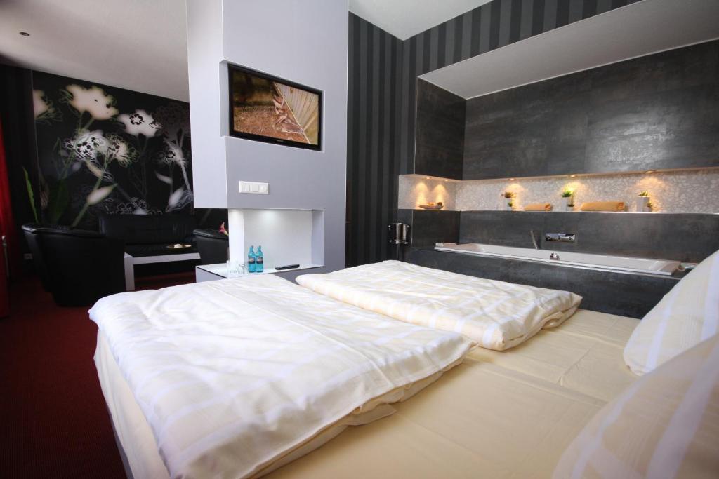 Sl'Otel - Das Stadthotel - Voll Klimatisiert Бернбург Экстерьер фото