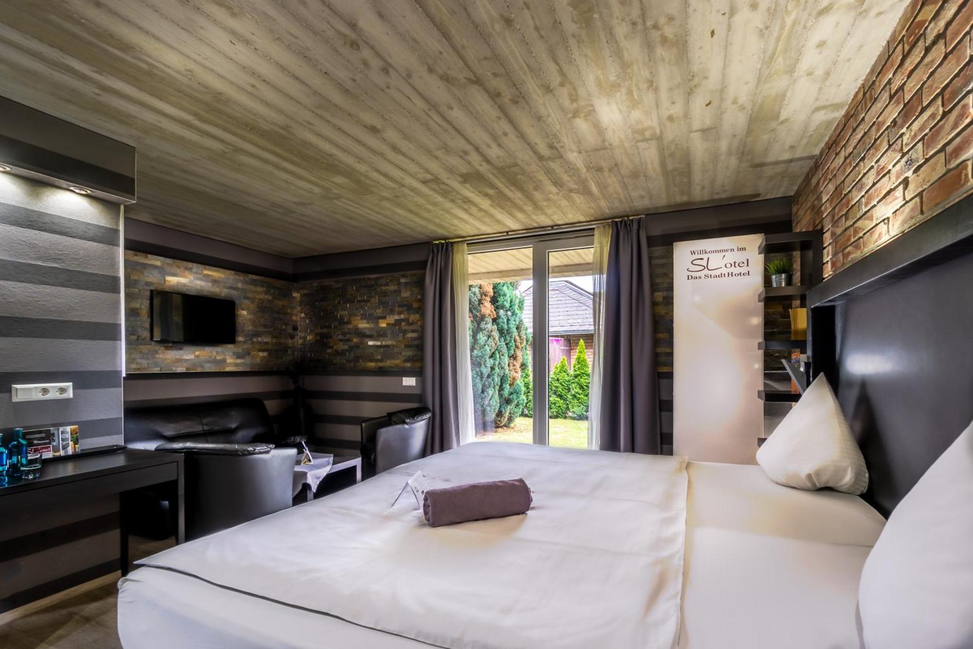 Sl'Otel - Das Stadthotel - Voll Klimatisiert Бернбург Экстерьер фото