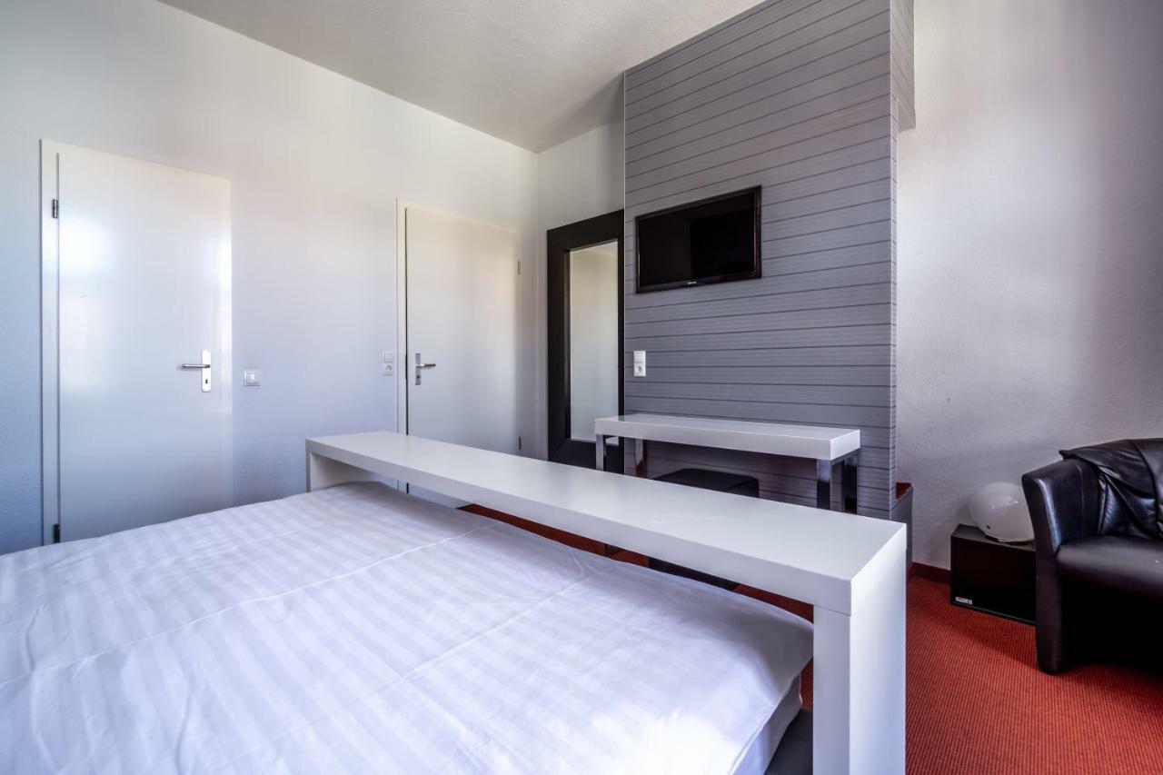 Sl'Otel - Das Stadthotel - Voll Klimatisiert Бернбург Экстерьер фото