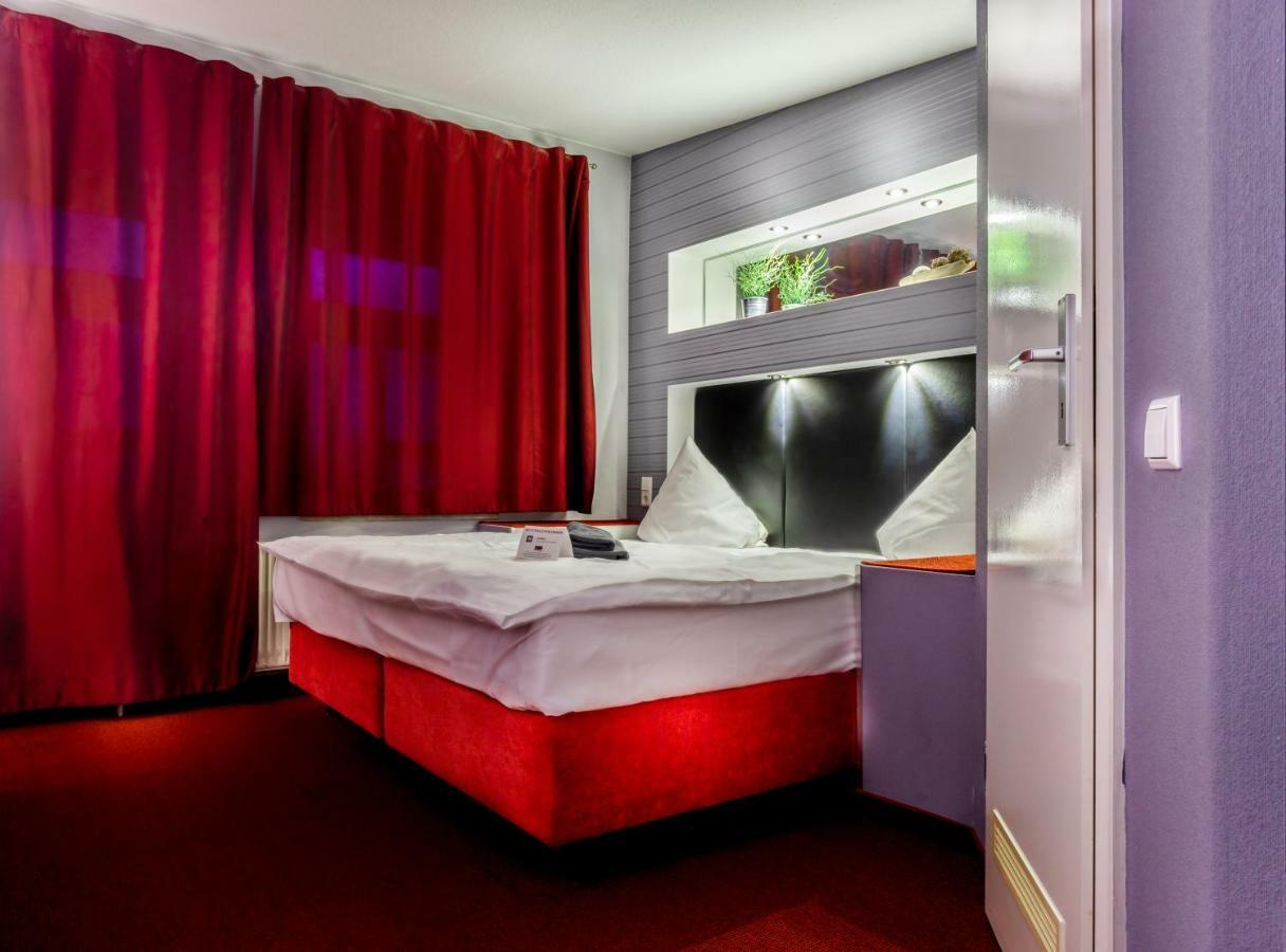 Sl'Otel - Das Stadthotel - Voll Klimatisiert Бернбург Экстерьер фото