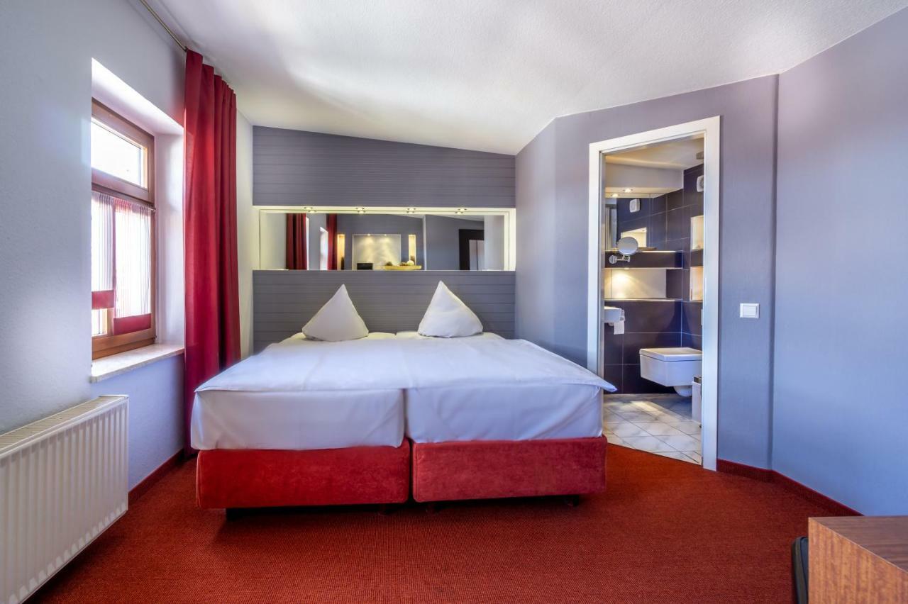 Sl'Otel - Das Stadthotel - Voll Klimatisiert Бернбург Экстерьер фото