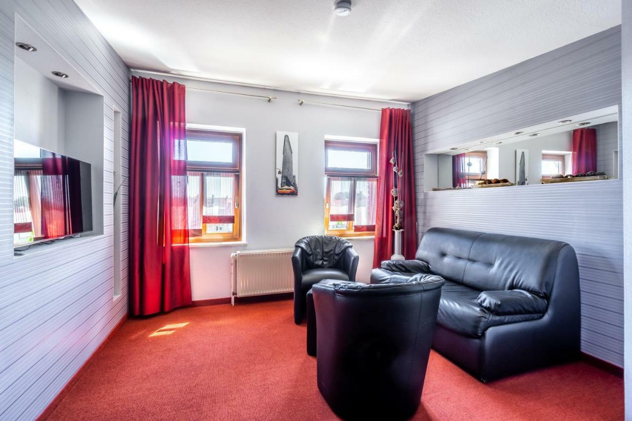 Sl'Otel - Das Stadthotel - Voll Klimatisiert Бернбург Экстерьер фото